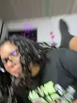Stripchat Watch Live Sex Cams of Simone_Miller