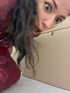 Stripchat Sex Chat of -_MiaQueen_-