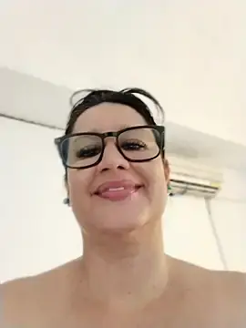 Stripchat Live Sex Cam of keilymadam