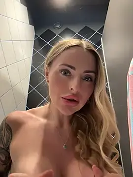 Stripchat Sex Cam of EmaSalis