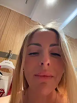 Stripchat Watch Live Sex Cams of EmaSalis