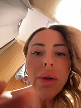 Stripchat Free Porn Cam of EmaSalis