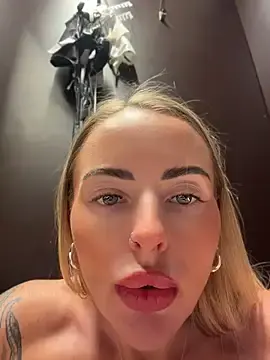 Stripchat Watch Live Sex Cams of EmaSalis
