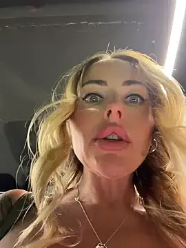 Stripchat Nude Webcam of EmaSalis