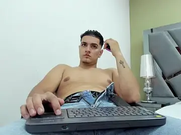Stripchat Sex Cam of DAVID_VICTORIAA