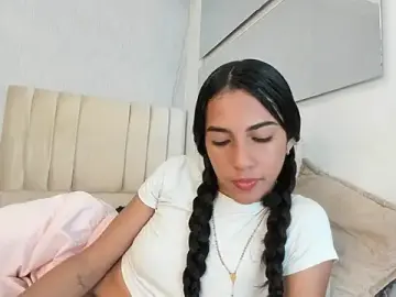 Stripchat Adult Webcam of emily_gaviria1