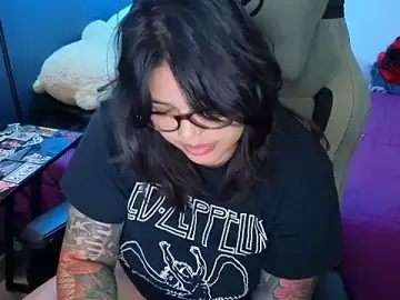 Stripchat Free Porn Cam of miacanela_xo