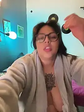 Stripchat Live Sex of miacanela_xo