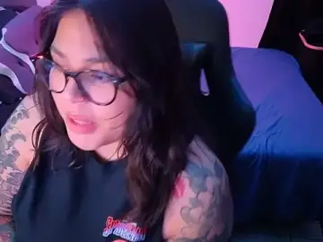 Stripchat Live Sex Cam of miacanela_xo