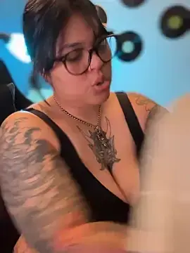 Stripchat Live Sex of miacanela_xo
