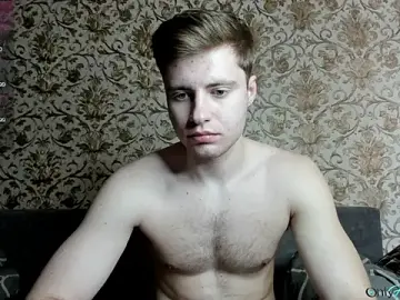 Stripchat Free Porn Cam of Maxhornyblondieman