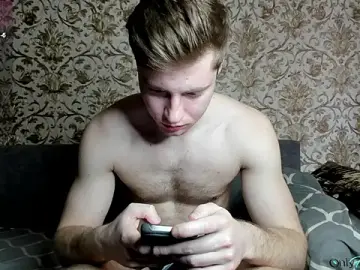 Stripchat Adult Webcam of Maxhornyblondieman