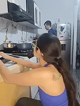 Stripchat Sex Cam of kingofqueenxxx