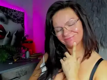 Stripchat Sex Cam of HelenLuxx