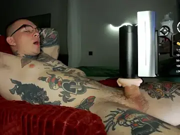 Stripchat Sex Cam of Tommy_cat