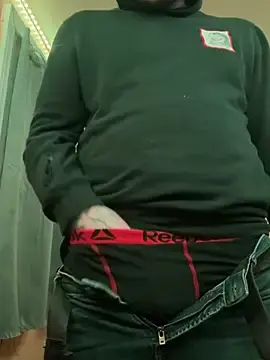 Stripchat Live Sex Cam of latenightguy