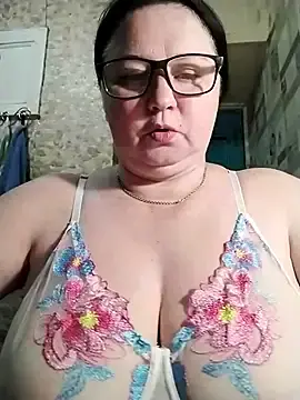 Stripchat Free Live Porn of Holly-69