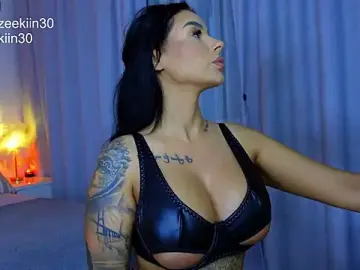 Stripchat Live Sex Cam of Iammazeekiin30