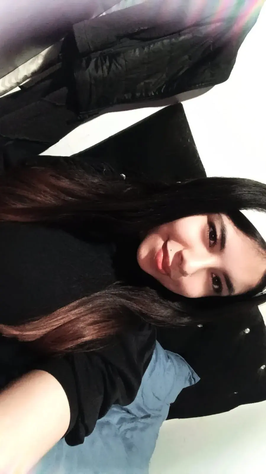 Karla_tay1