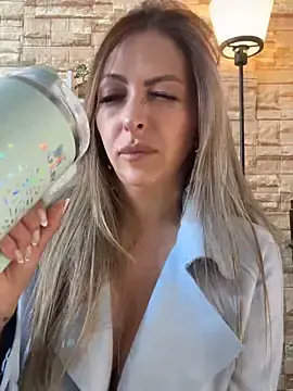 Stripchat Free Porn Cam of _Abril-Office1