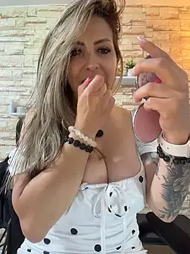 Stripchat Adult Webcams of _Abril-Office1