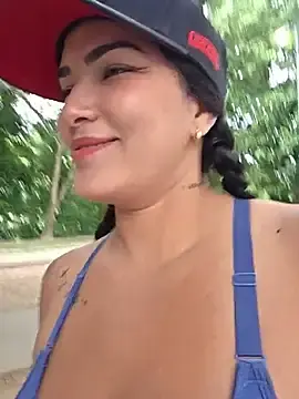 Stripchat Watch Live Sex Cams of camiysebas21