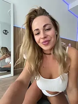 Stripchat Watch Live Sex Cams of streetdoll
