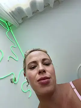 Stripchat Sex Chat of streetdoll