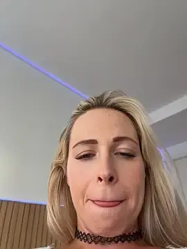 Stripchat Free Porn Cam of streetdoll