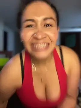 Stripchat Free Porn Cam of Carola-Ross