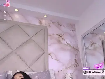 Stripchat Free Porn Cam of Mhiaa_Sweet