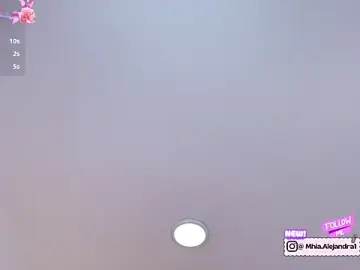 Stripchat Live Sex Cam of Mhiaa_Sweet