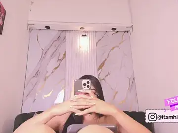 Stripchat Nude Webcam of Mhiaa_Sweet
