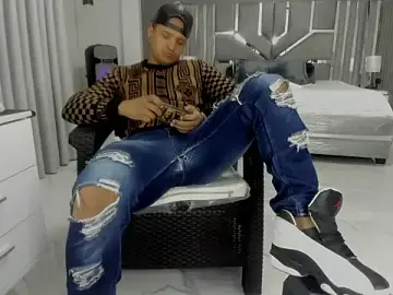 Stripchat Live Sex Cam of master_leather