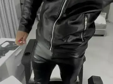 Stripchat Sex Cam of master_leather