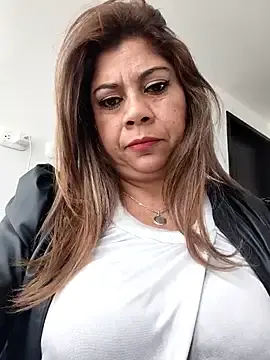 Stripchat Sex Cam of Laura-Hernandez