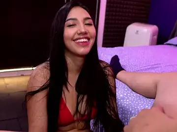 Stripchat Sex Cam of bull_vixen2001