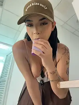 Stripchat Live Sex Cam of ArieliciousXXX