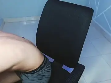 Stripchat Live Sex Cam of Axel_fox77