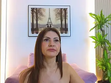 Stripchat Live Sex Cam of bella__adams