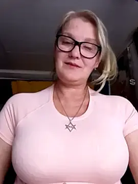 Stripchat Live Sex Cam of irinamaux