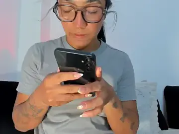 Stripchat Free Live Porn of martina_roldam