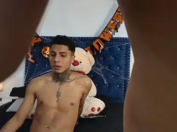 Stripchat Adult Webcam of Damian_and_roxanne