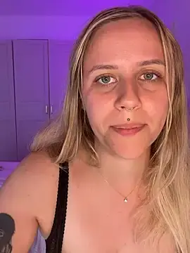 Stripchat Live Porn of lunawolf21