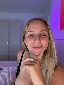 Stripchat Live Sex of lunawolf21