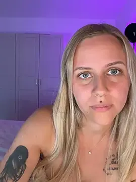 Stripchat Adult Webcams of lunawolf21