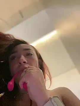 Stripchat Free Porn Cam of ariiel_