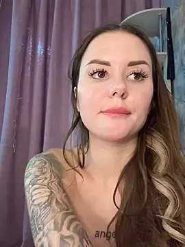 Stripchat Free Porn Cam of Alina_Vibe_Me