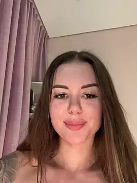 Stripchat Nude Webcam of Alina_Vibe_Me