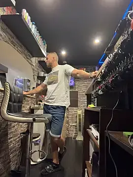 Stripchat Free Porn Cam of Johnytrain